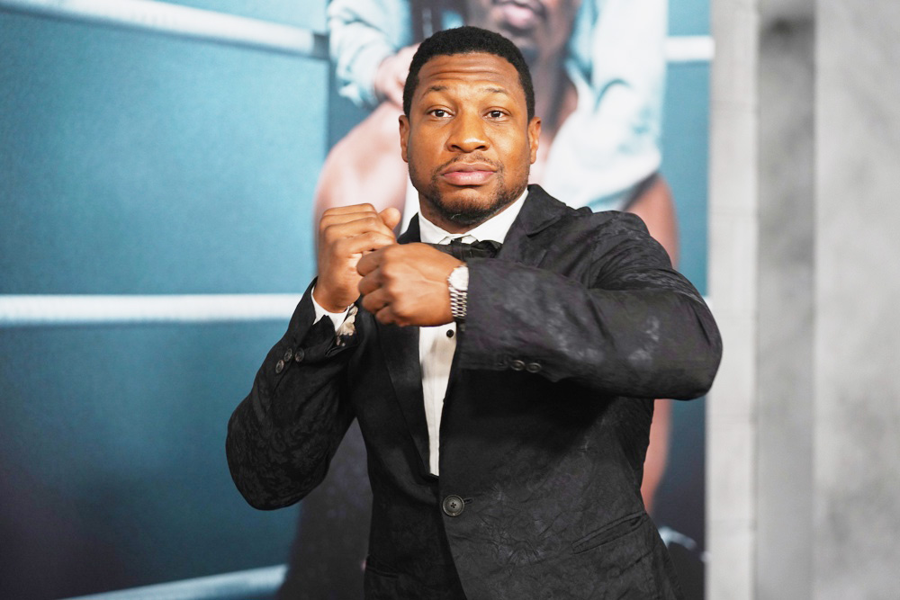 El actor Jonathan Majors, declarado culpable de agresión y acoso a su novia