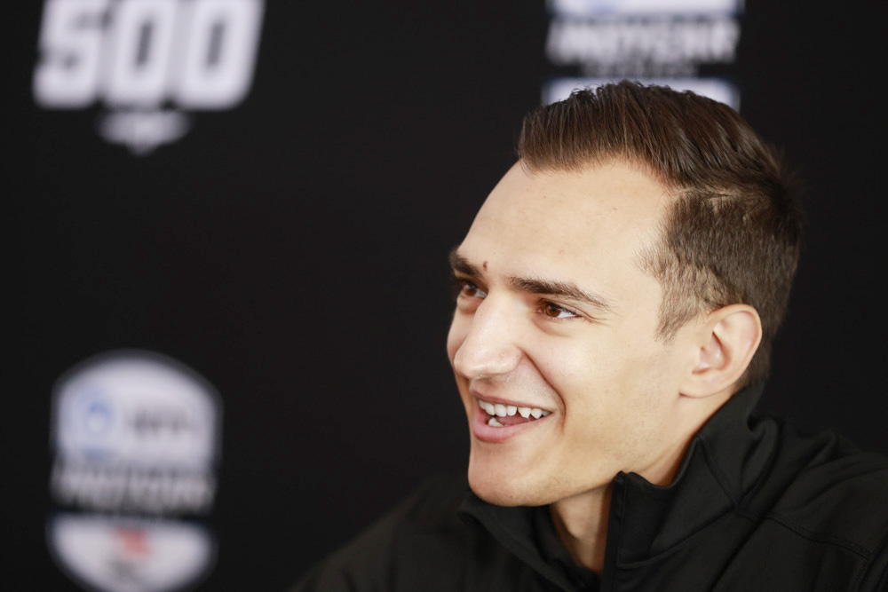 Palou correrá con los colores de España en la IndyCar tras un nuevo patrocinio con DHL