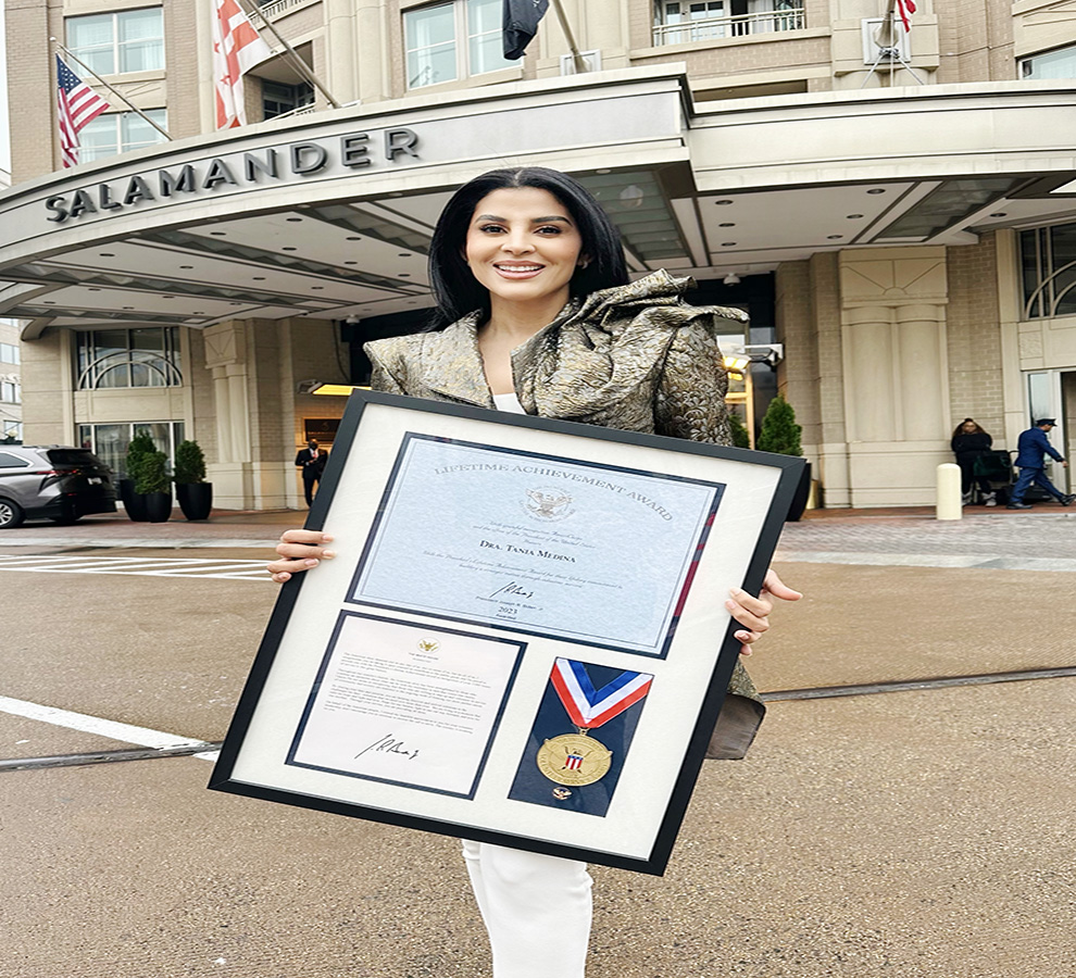 La “doctora que canta”, Tania Medina, recibió un reconocimiento a su trayectoria en Washington