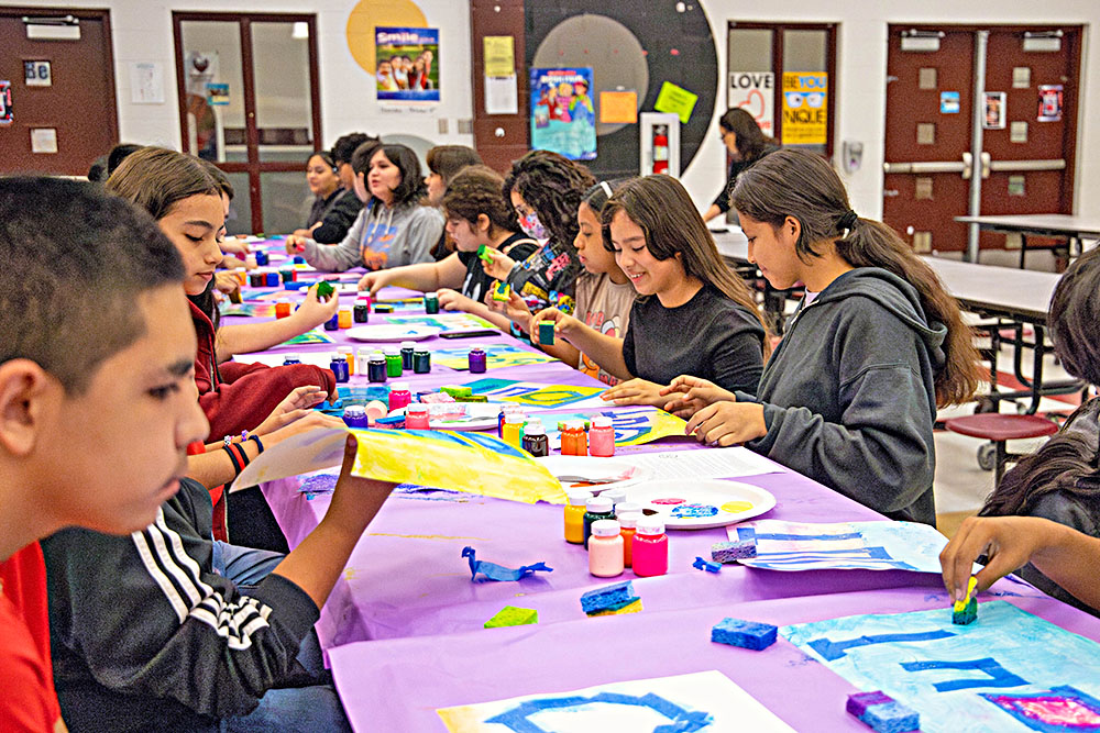 Subvención del condado Hidalgo apoya Campamento de Bienestar Juvenil