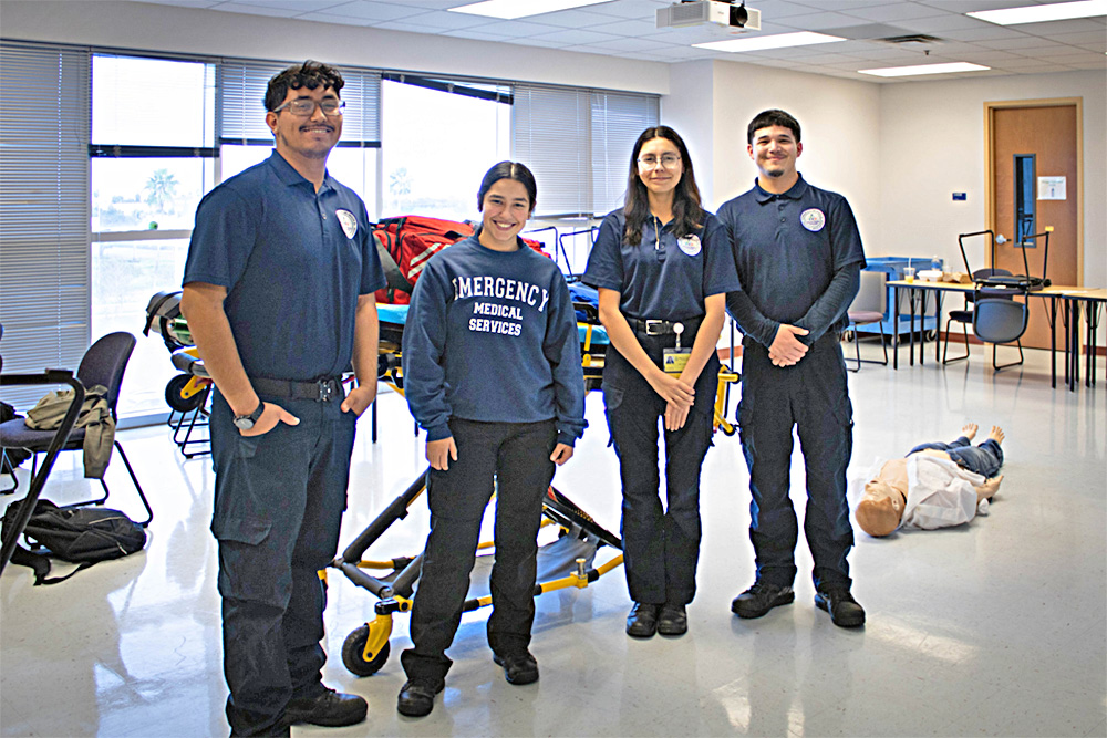 Jóvenes triunfadores: estudiantes de STC alcanzan otro hito en su notable trayectoria profesional en EMT