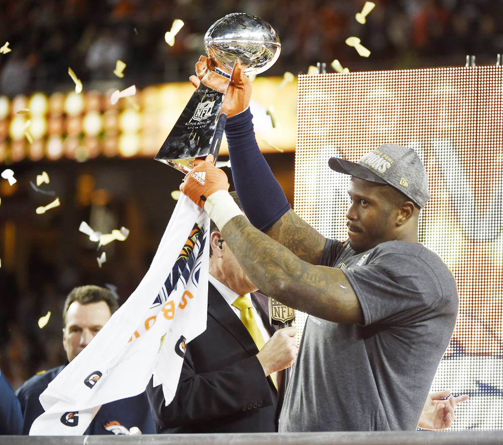 Von Miller, estelar de Bills, se entrega a la policía por delito de violencia doméstica