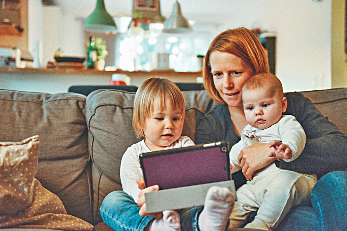 ¿Las pantallas son perjudiciales para el desarrollo infantil? Estudio desmiente mitos