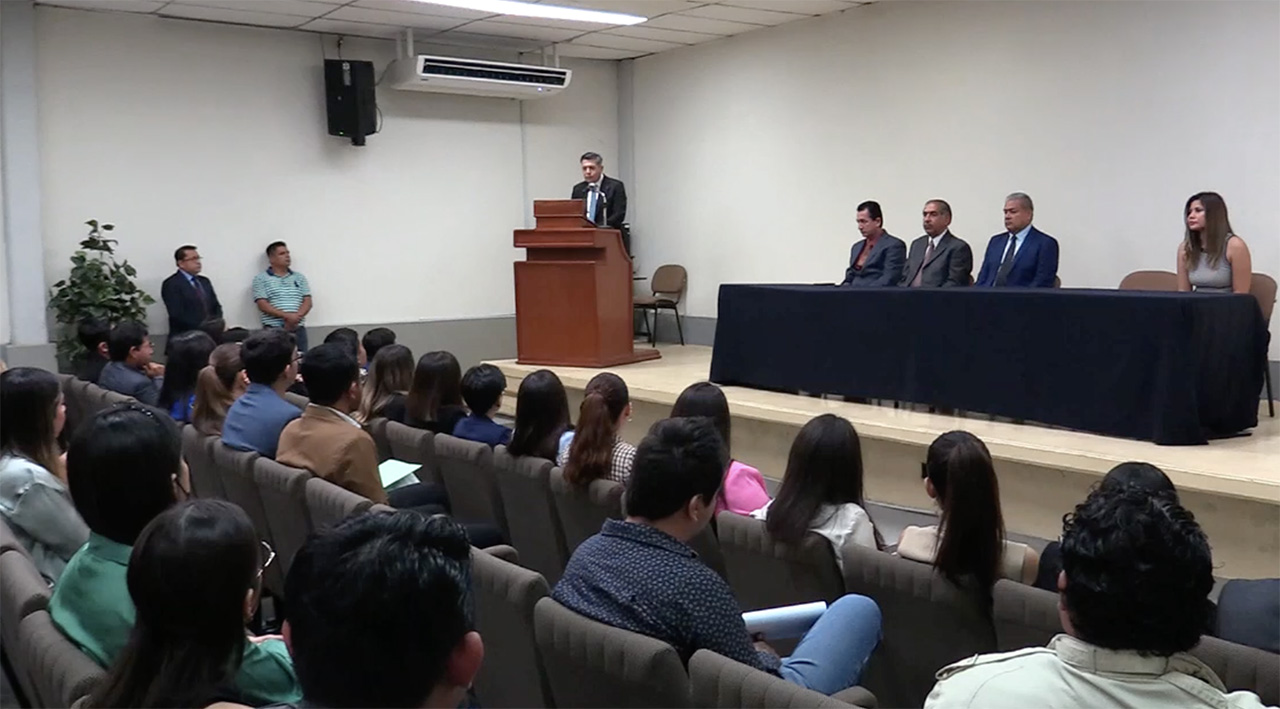 Difunde la UAT temas especializados de odontología