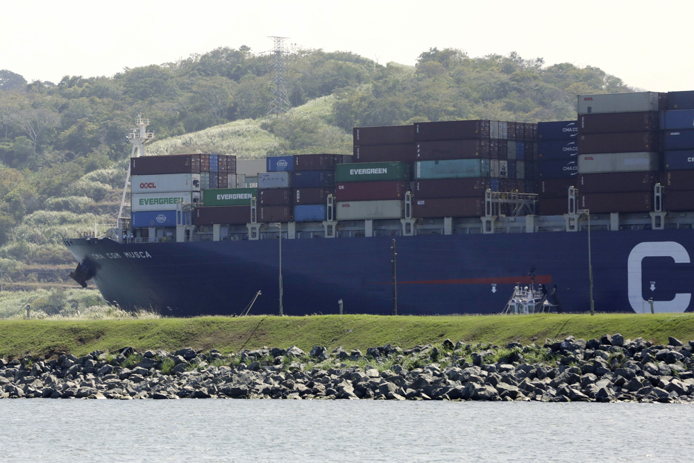 El comercio mundial resentido por triple crisis en canales de Suez y Panamá y en Ucrania