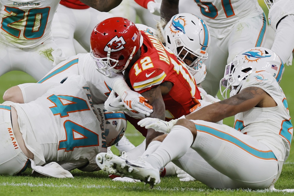 Cuatro títulos divisionales en pugna y cinco cupos a playoffs en cierre de NFL