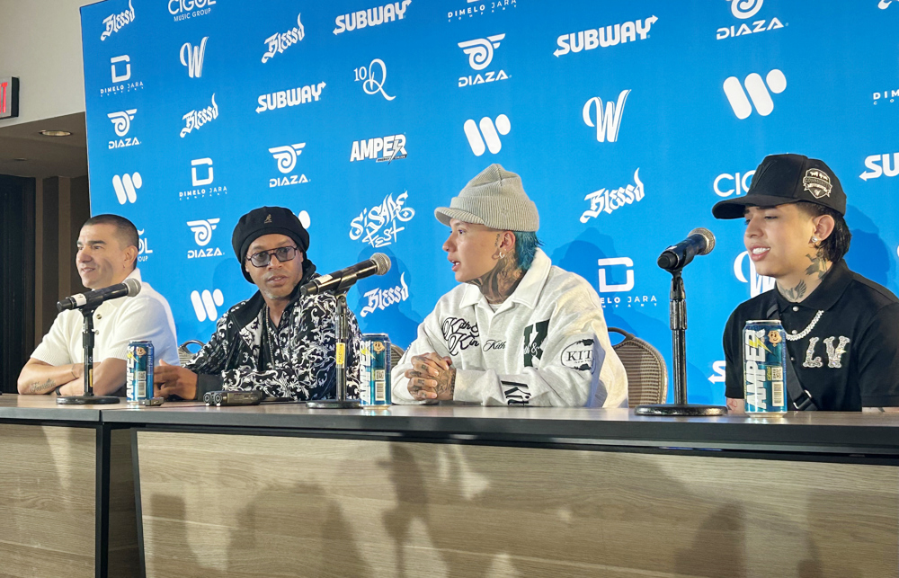 Cantante Blessd y la leyenda Ronaldinho se unen en Florida para un "partido de estrellas"