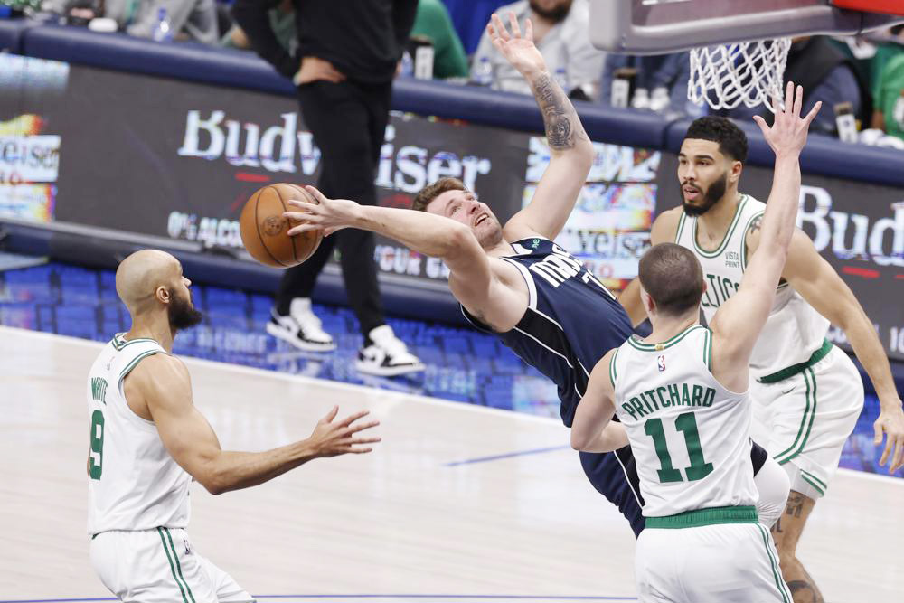 Embiid, Towns y Durant iluminan una noche de explosión anotadora en la NBA