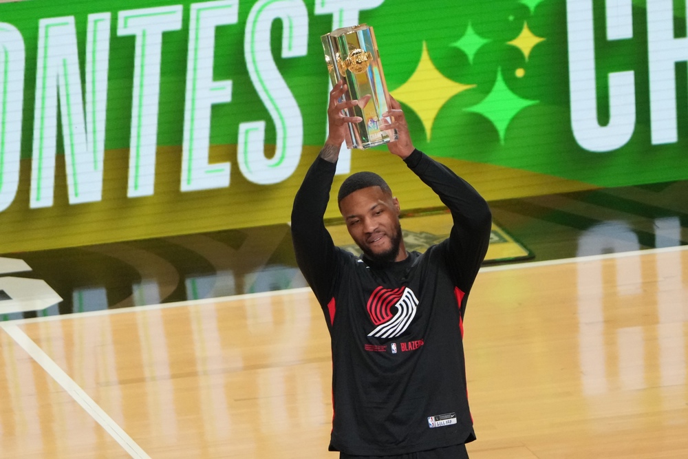 Lillard rescata a los Bucks, Edwards impulsa a los líderes Wolves