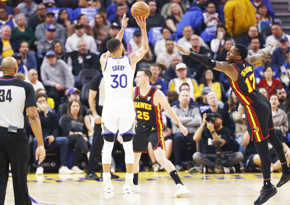 Booker y Giannis dominan, los Warriors homenajean a Milojevic