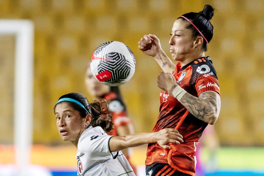 El Tigres de Jenni Hermoso visita al Cruz Azul en busca de mantener su paso perfecto