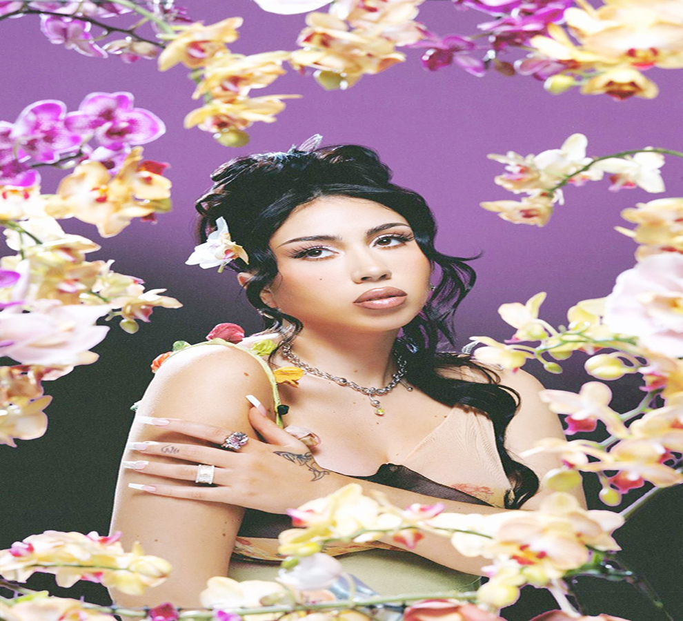 Kali Uchis anuncia su embarazo mediante el nuevo video “Tu Corazón es Mío”