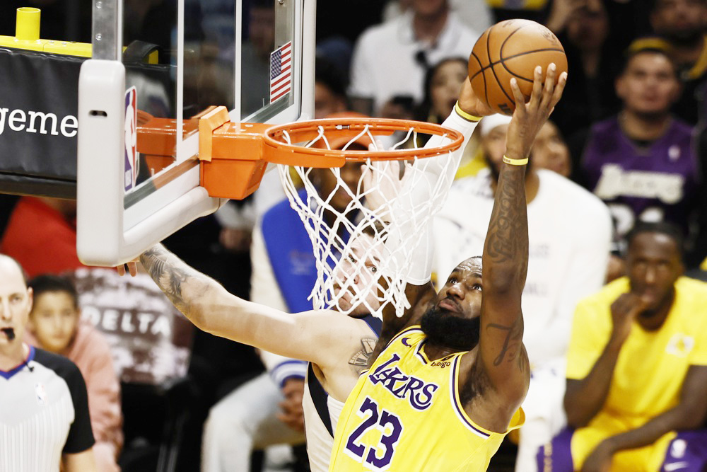 Los Lakers de LeBron respiran y los Timberwolves caen en Dallas