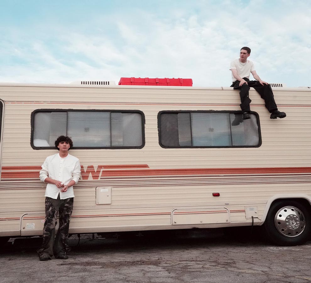 Leon Leiden ft. DannyLux presentan la emotiva colaboración “Awitado”