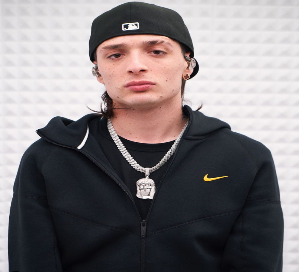 Concejal de Chile pide cancelar participación de Peso Pluma en Viña del mar