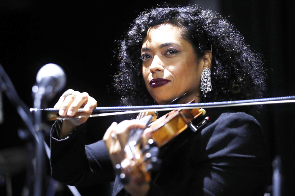 La mexicana Mireya Ramos contagia con sus rancheras feministas en el Jazz Plaza de Cuba