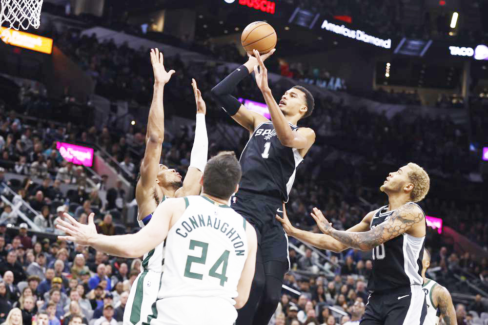 121-125. Wembanyama se doctora pero la pareja Antetokounmpo-Lillard rescata a los Bucks