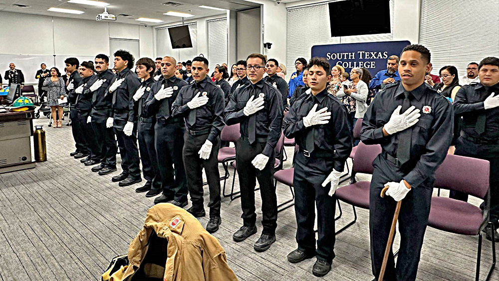 Egresan alumnos de Academia de Bomberos de STC