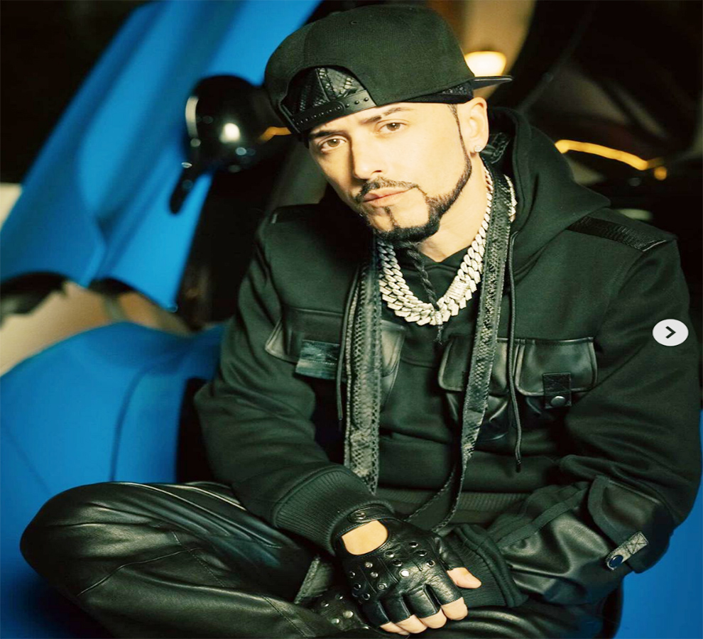 Yandel inicia gira mundial 2024 con explosivo show en Los Angeles