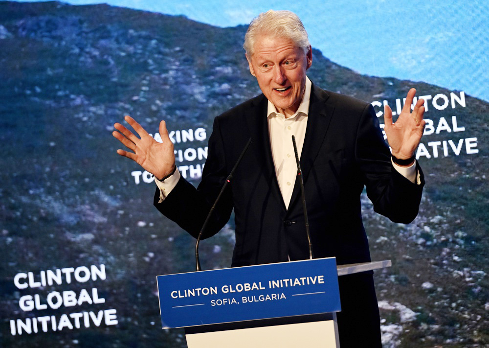 ¿Quiénes aparecen en los documentos desclasificados sobre Epstein y por qué?