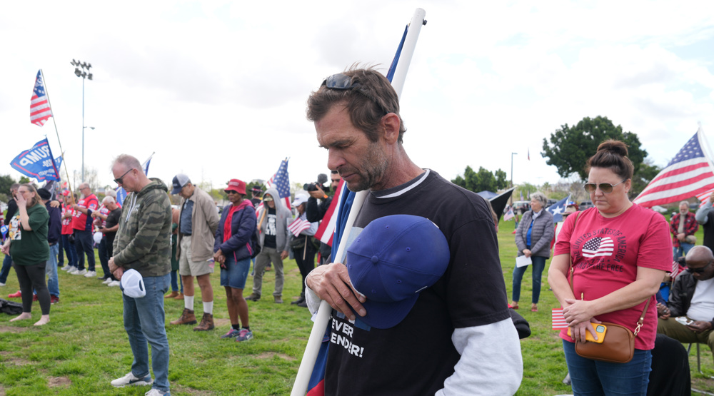 Cientos se manifiestan en la frontera sur de EE.UU. contra la migración indocumentada