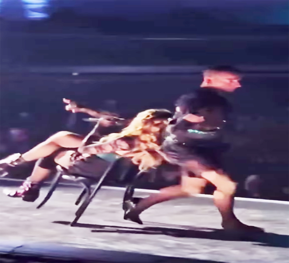 Madonna cae a medio concierto y el video se viraliza en minutos