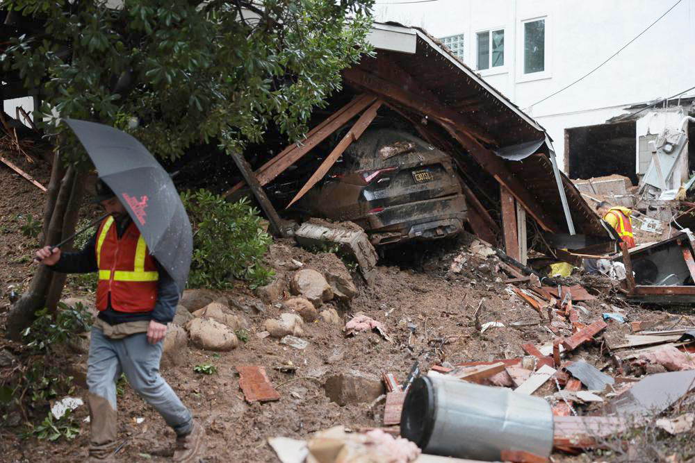 Las tormentas dejan al menos tres muertos y miles de casas sin electricidad en California