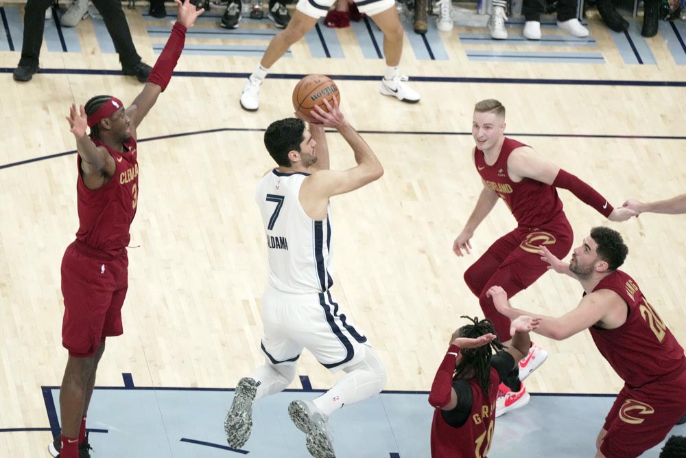 Aldama mete 18 puntos, pero los Grizzlies caen ante los Cavaliers