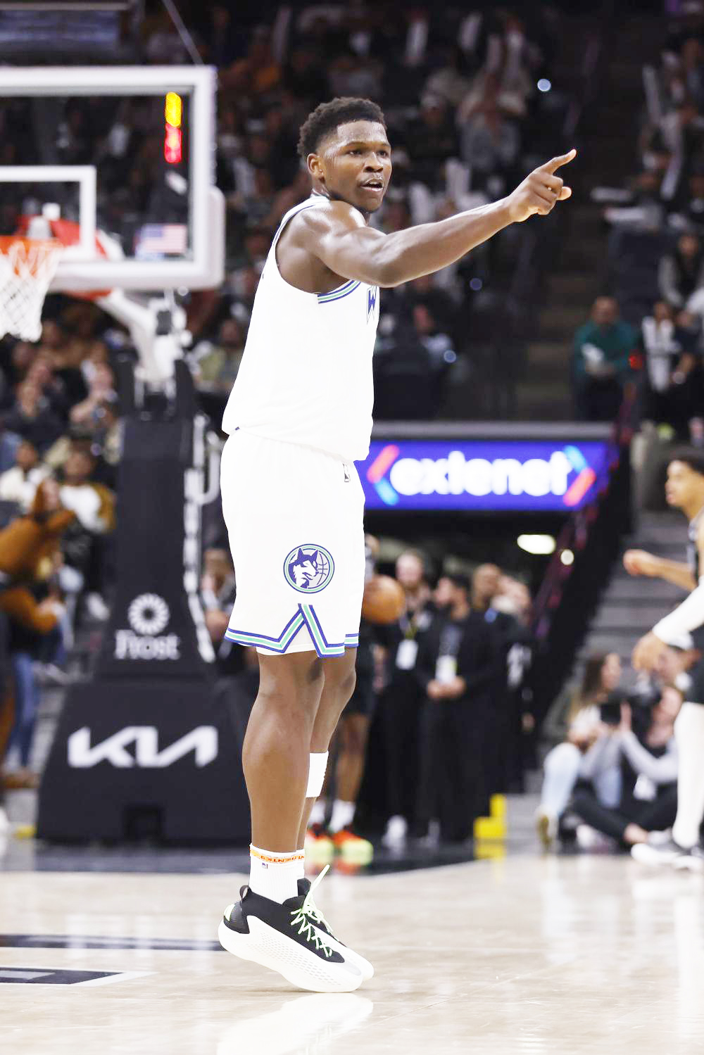 110-101. Edwards lidera la remontada de los Wolves ante los Grizzlies de Aldama