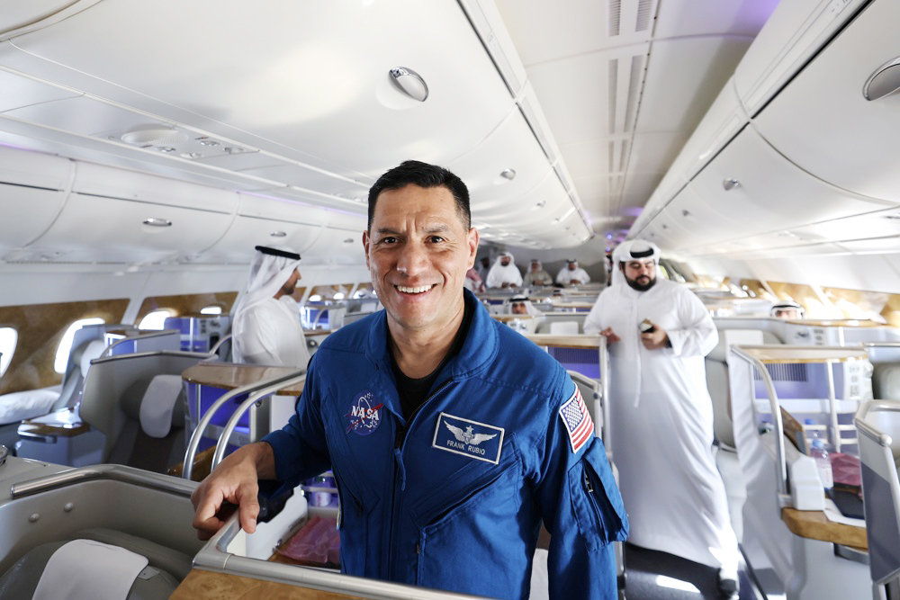 El astronauta Frank Rubio es condecorado por el Ejército de EEUU por hazaña en el espacio