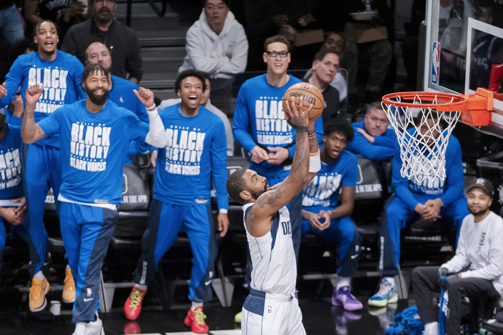107-119. Irving incendia Brooklyn en su regreso y Doncic roza el triple-doble