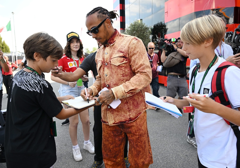 Lewis Hamilton, un ‘icono trendy’ para Ferrari