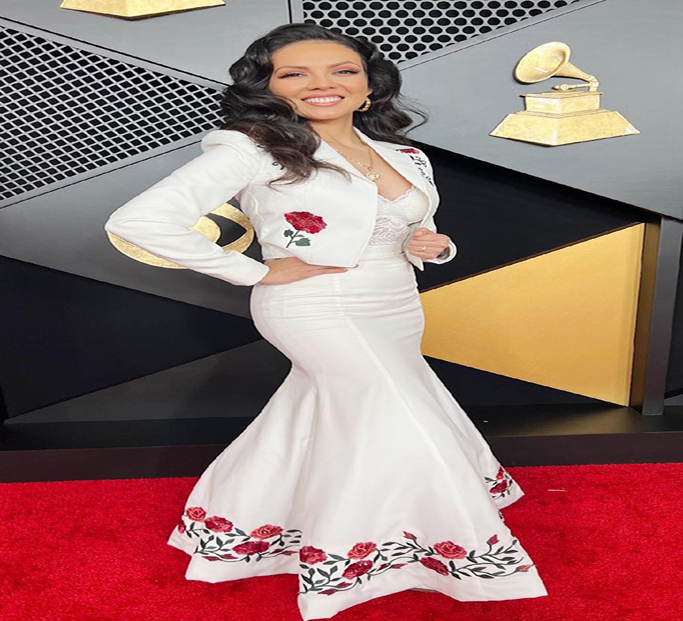 Lupita Infante enarboló la costura tradicional mexicana durante el encarpetado de los Grammy