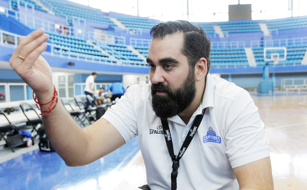 Los Capitanes del español Díaz, aplastan al Hustle y rompen racha de tres derrotas en fila