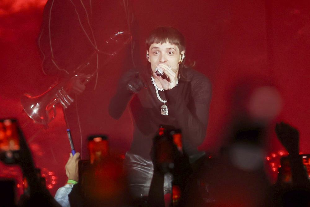 “Peso Pluma” cancela su gira y su actuación en Viña del Mar por problemas personales