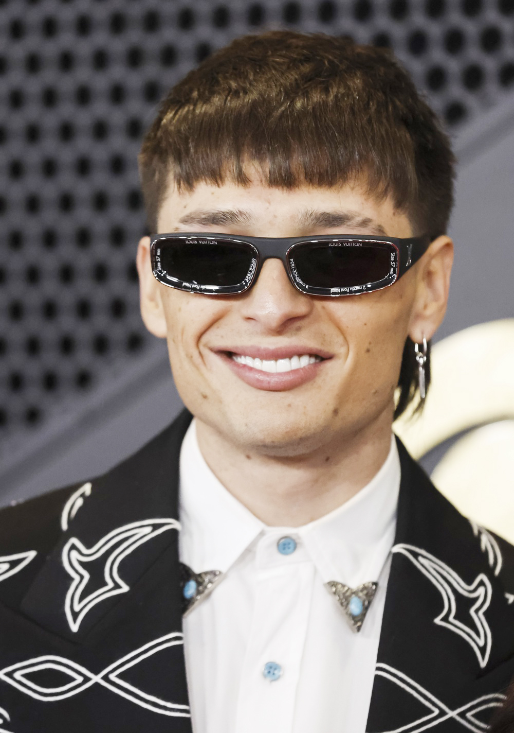 Peso Pluma se cuela en el top 10 de canciones más vendidas de 2023, que lidera Miley Cyrus