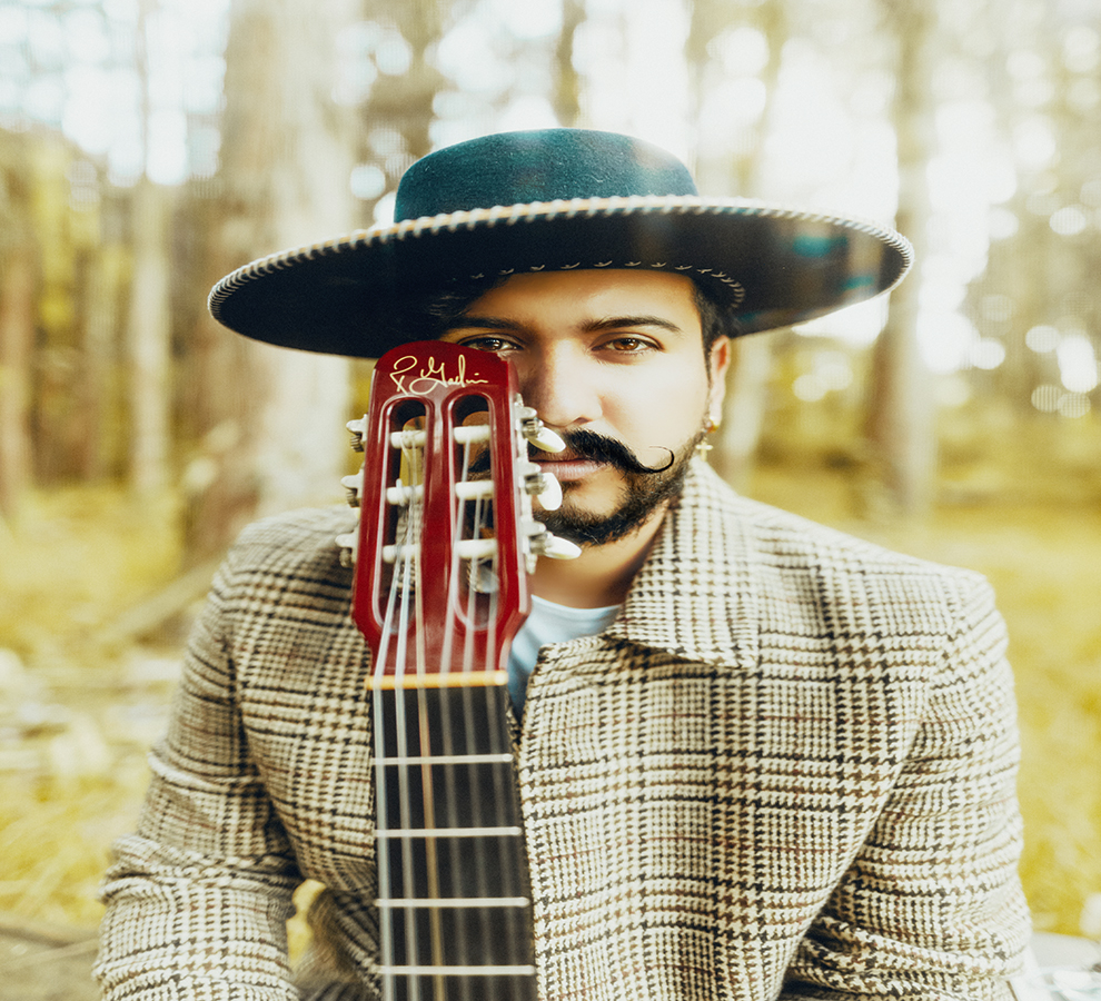 LEANDRO REGAL QUIERE ENAMORAR CON SU MÚSICA: ESTRENA SU NUEVO DISCO  “AMORES QUE NO ENTIENDO”