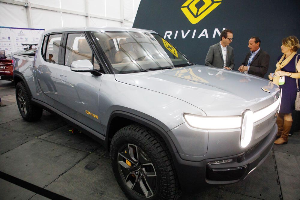 Rivian reduce sus precios ante el enfriamiento de la demanda de autos eléctricos en EE.UU.