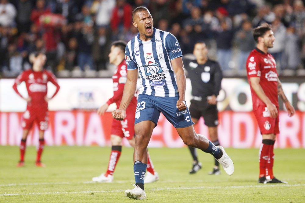 El venezolano Salomón Rondón anota dos goles y guía al Pachuca al triunfo sobre Atlas
