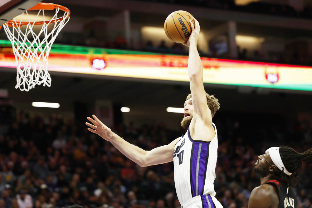 Sabonis firma otro triple-doble, pero Miami resiste el intento de remontada de Sacramento