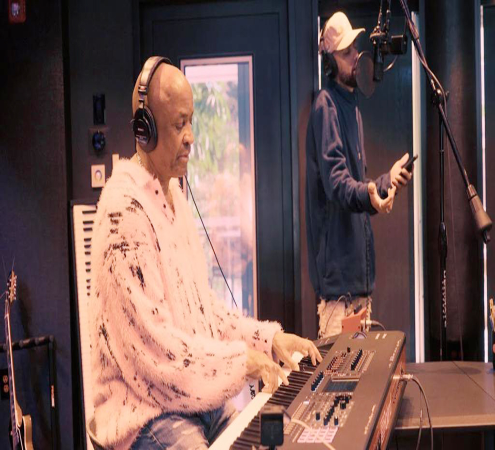 Sergio George y Jay Wheeler fusionan la salsa y el urbano en “La puerta”