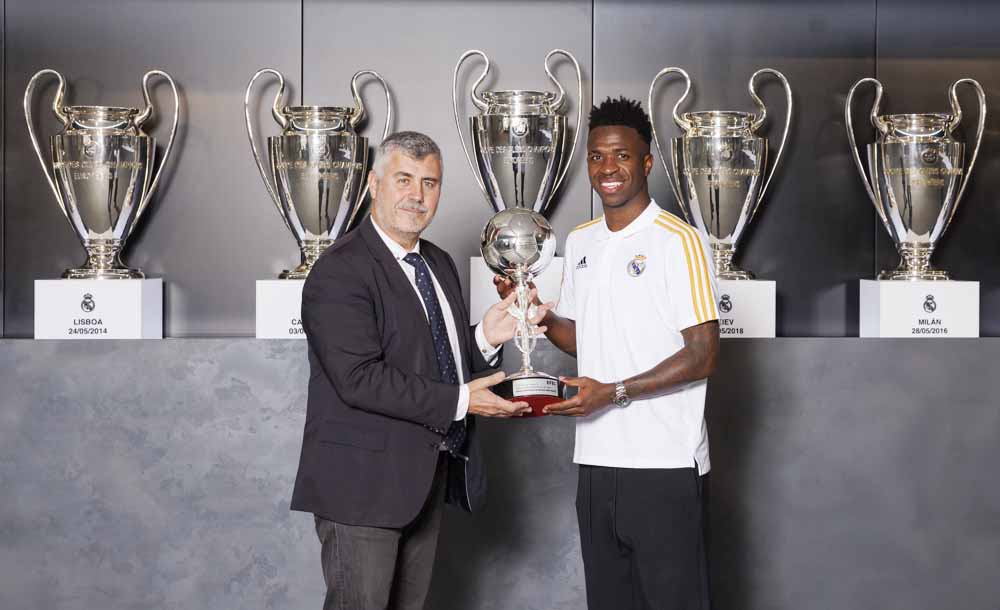 Vinícius recibe el Trofeo EFE a mejor jugador iberoamericano del 2023