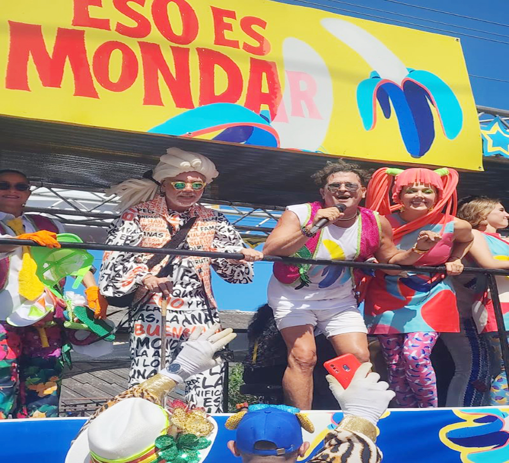 Carlos Vives mágico en el Carnaval de Barranquilla con caravana “Eso es Mondar”