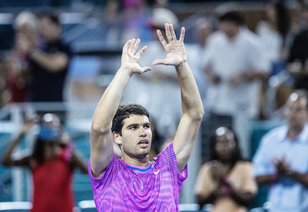 Alcaraz avanza a los octavos del Masters 1.000 de Miami, tras superar a un Monfils afectado en un pie