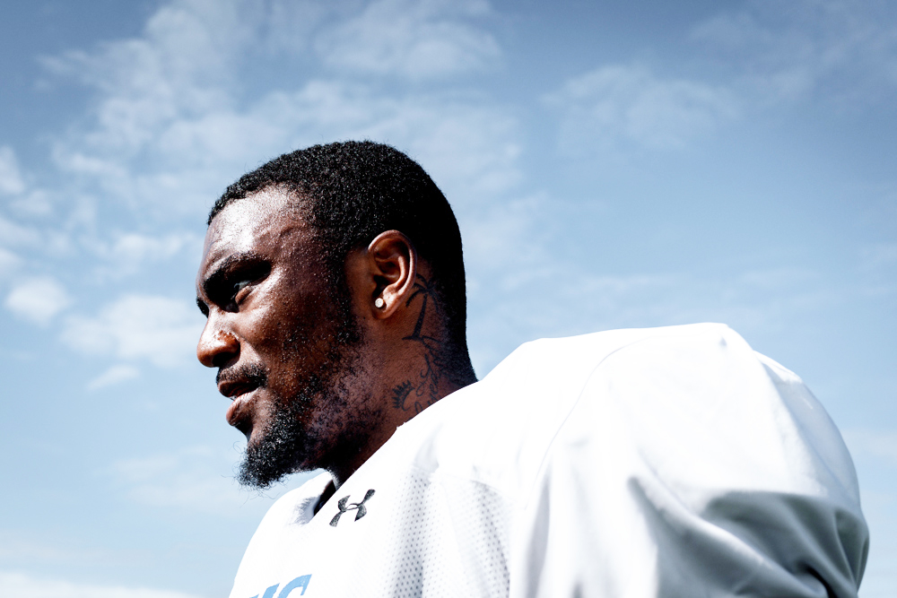 El dominicano Bayron Matos sueña con poner a su país y a Latinoamérica en la NFL