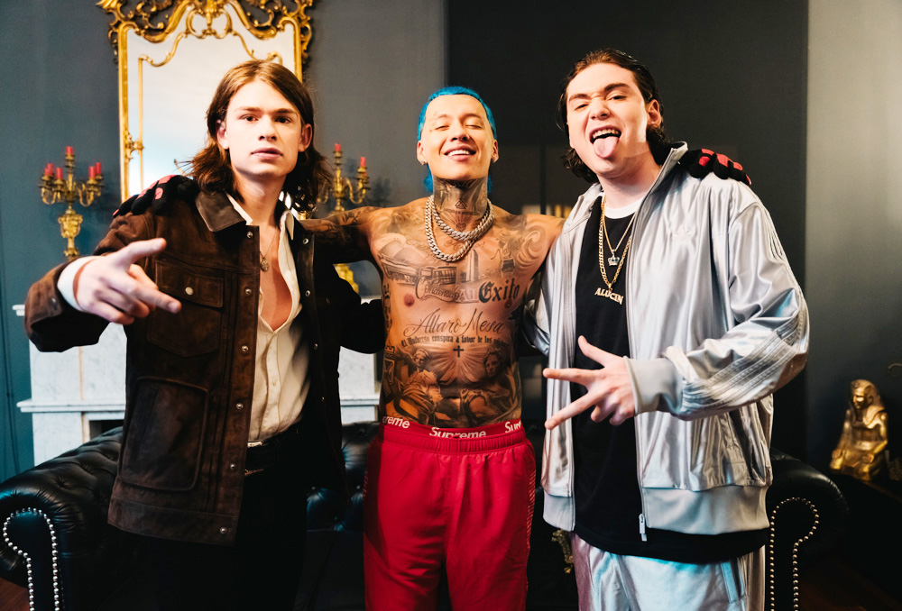 Los hermanos Esquivel se unen al colombiano Blessd para el electro-corrido ‘Exceso’