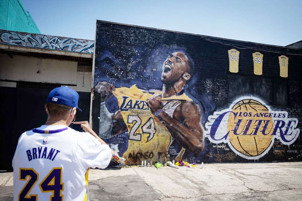 ‘Calderson’ en vez de Calderón, entre los errores a corregir en la estatua de Kobe Bryant