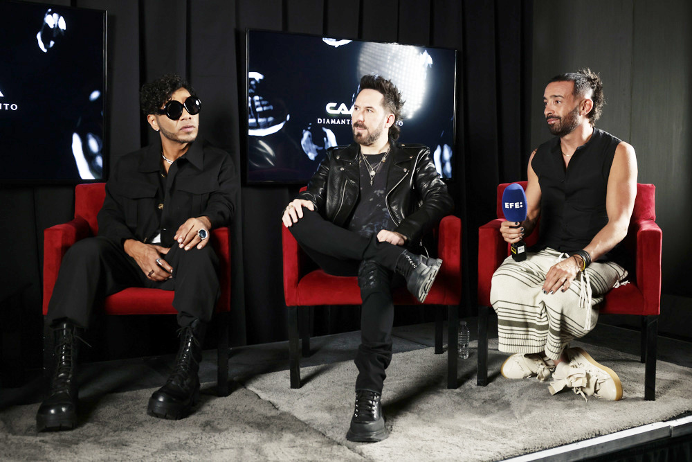 El grupo Camila exalta lo “mexicanísimo” con ‘Diamantes y amaranto’ al ritmo de mariachi