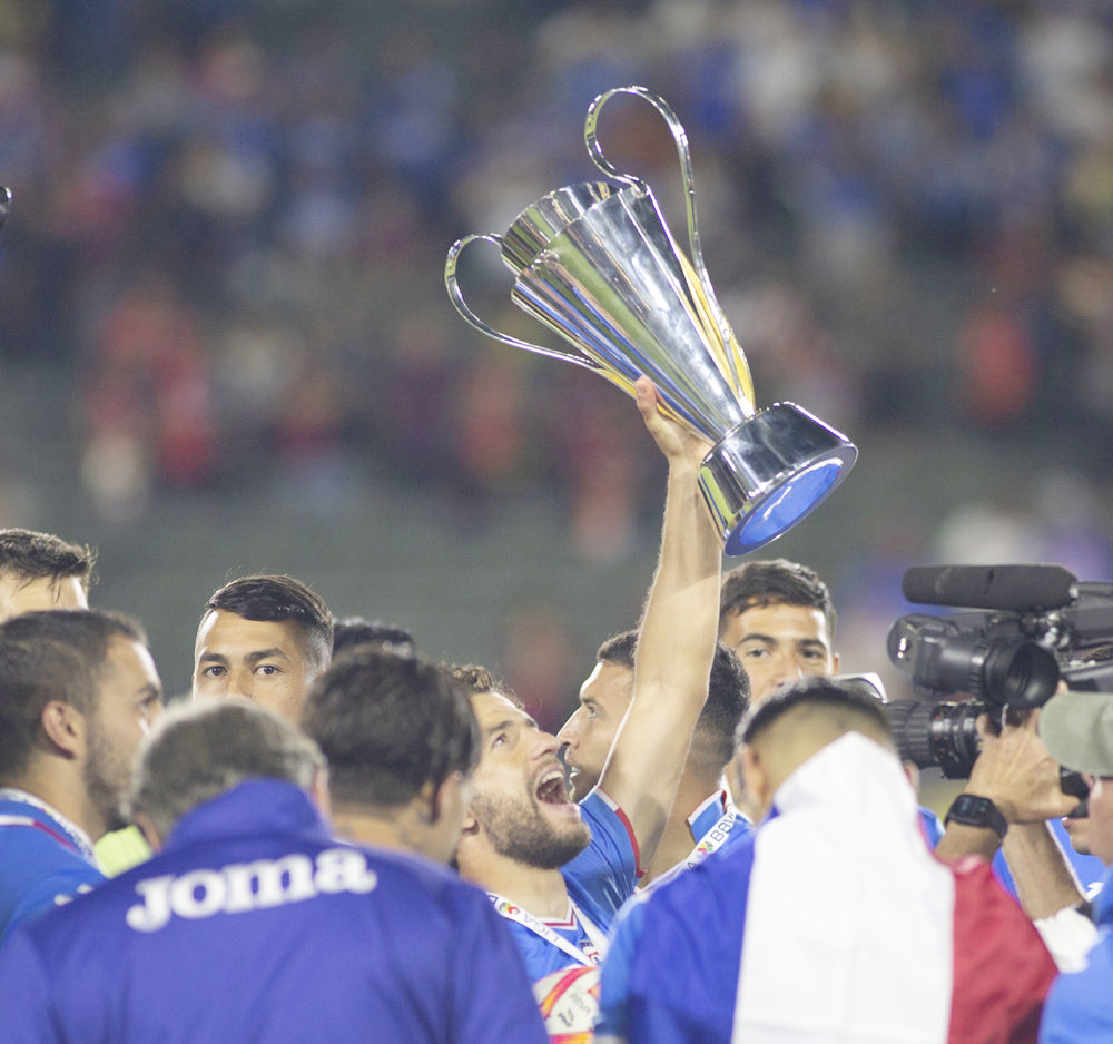 El trofeo del Campeón de Campeones de la liga mexicana se disputará en junio