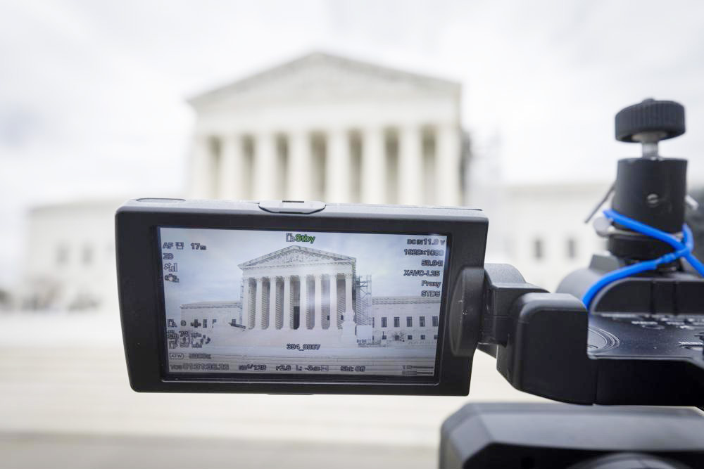 Supremo de EEUU frena polémica ley de Texas que autoriza a policías a expulsar migrantes